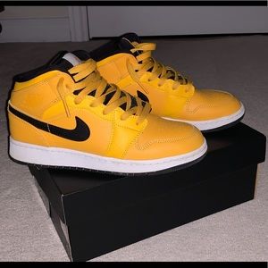 Jordan 1 Mid *PERFECT CONDITION*
